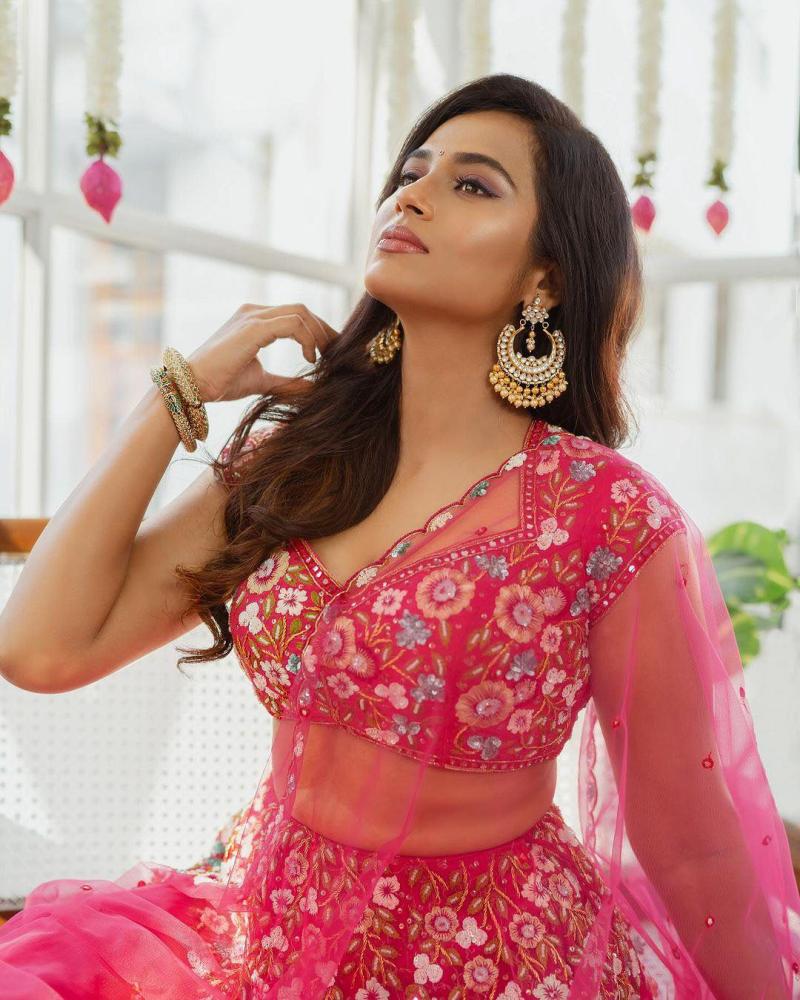 ramya-pandian-latest-hot-photos